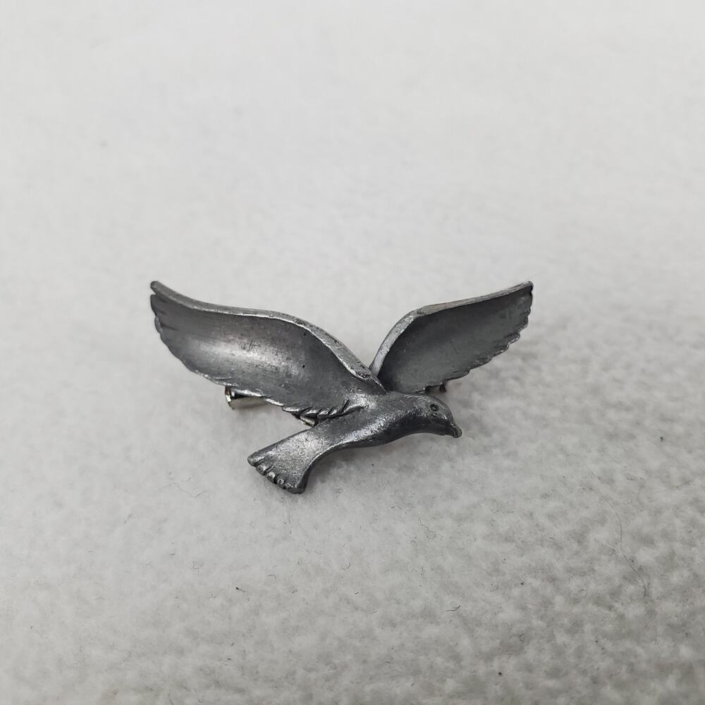 Vintage Lovely Pewter Tone Seagull Bird in Flight Brooch/Pin